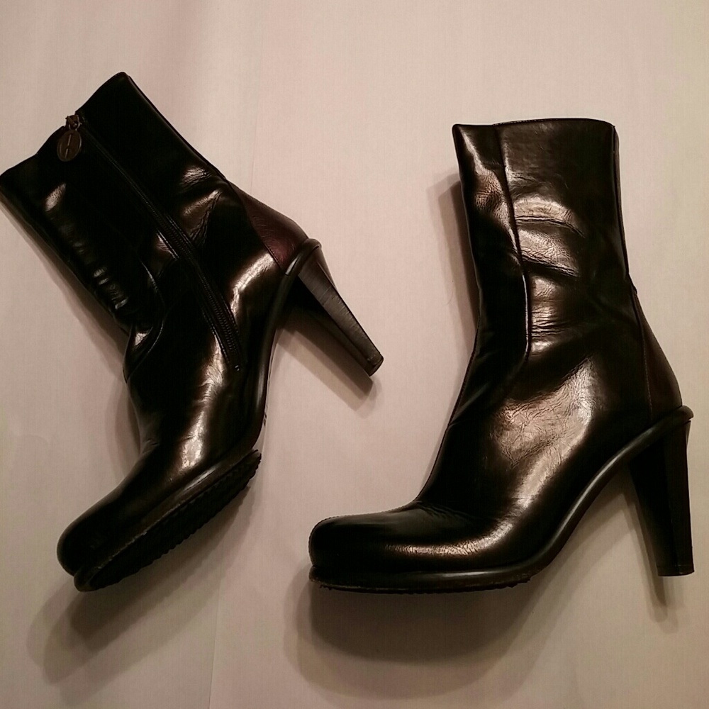 Donald J. & Lisa Pliner -Made in Italy. Patent
